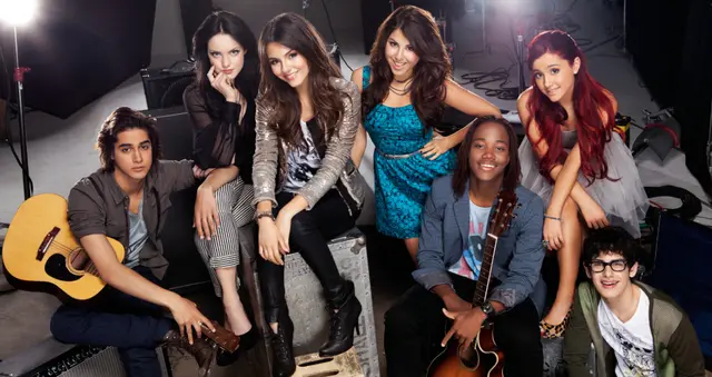 [TV] 빅토리어스 Victorious (2010-2013)
언니 대신 노래를 불렀다가 얼결에 예술학교에 다니게 된 토리와 학교 친구들의 이야기를 다룬 니켈로디언 드라마. 유치하지만 재밌다. 시즌4 종영.