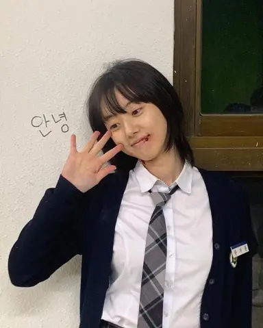 최종병기 앨리스 보실분
솔직히 오글거리고 짜치는 대사 파티지만
박세완 송건희 얼굴합 좋고 피칠갑 말아주고 이름도 서여름 한겨울 <인소감성미침