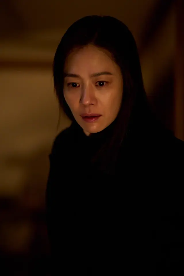 <실낙원>
지옥깔인데 블랙미러 에피소드같다 김현주 연기가 설득력 만드는데 9할은 했고 배현성이 생각보다 막 굴러서 그을린 피부에 눈알 번들번들한 싸패 얼굴이 잘 붙음