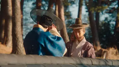 옥씨부인전 혼담이 오간 집의 노비에게
태어나 처음으로 마음이 흔들린 도련님
내 너와 같은 신분이었다면
곧바로 내 마음을 고백했을텐데.. << 했는데
양반댁 애기씨가 되어 만나도 결국 남의 부인 되는 게
심지어 얼굴이 저랑 똑닮은 사내의 부인이되..