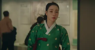 아니 근데 보면 볼수록 멋진신세계 한복 너무 이쁘다 한복이 고급지고 색감도 이쁘고 때깔이 ㅈㅉ 남다름 돈 많이 쓴 티가 남