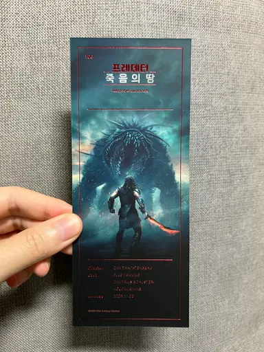 <프레데터 : 죽음의 땅> 후기

이제 확실히 깨달았다.

크리쳐물의 스토리가 주야장천 휘둘러대는 액션의 발사대로 전락해버리면 그냥 피로하기만 하고 제 취향이 아니란 걸...

작년에 개봉한 <고질라 X 콩 : 뉴 엠파이어>와 비슷한 감상.

다만, 사운드 믹싱은 아주 훌륭하고 전체적인 때깔도 굿!