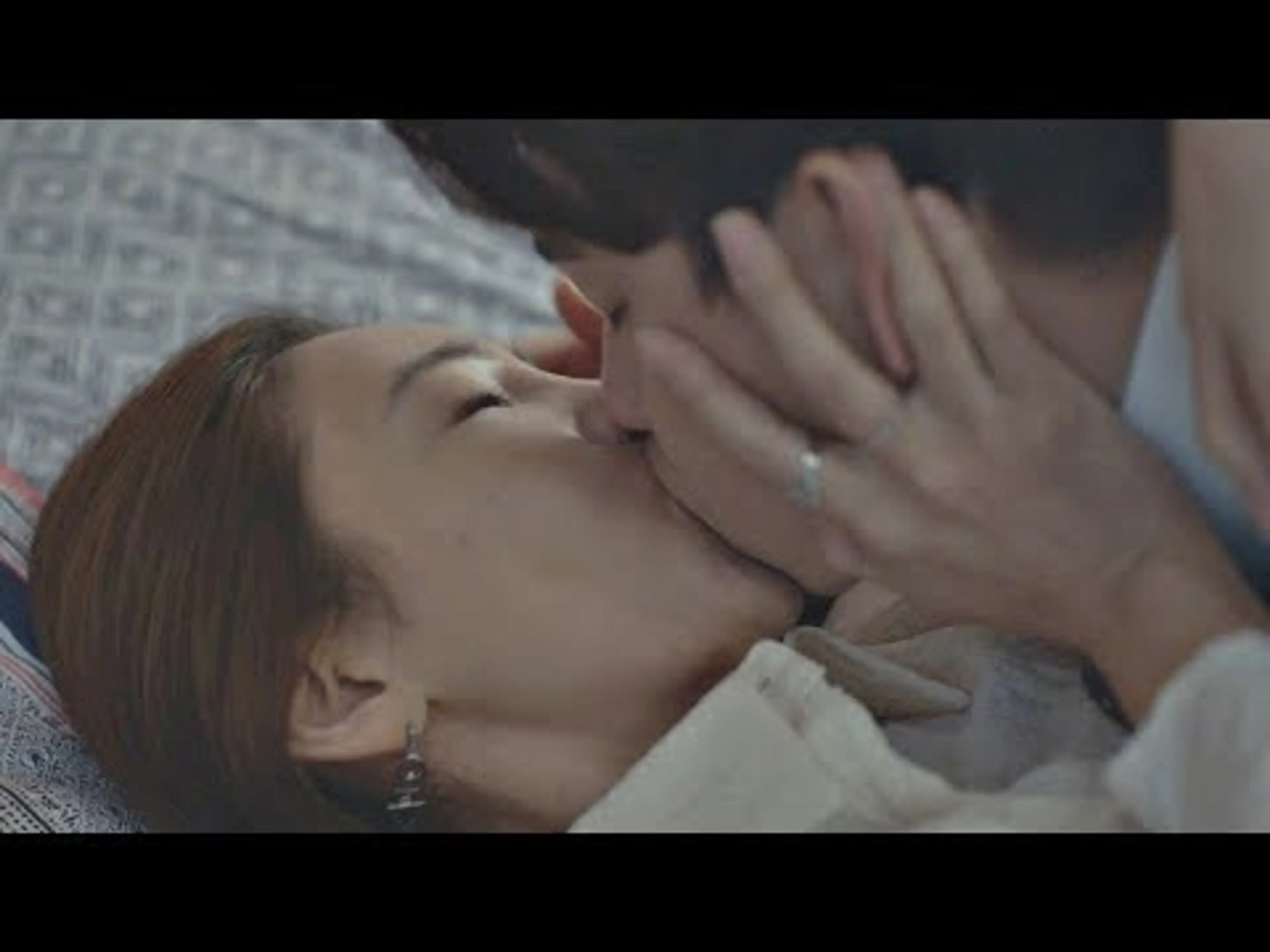 (후방주의♨) 정상훈-이태임, 관계의 컬러를 변화시키는 '키스'  품위있는 그녀 2회
