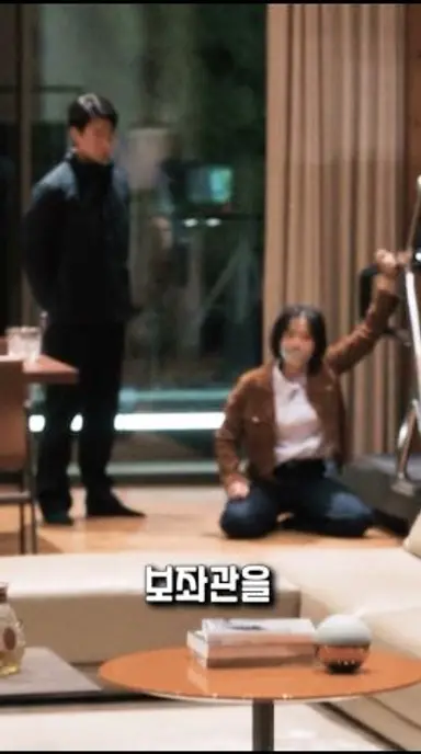 왕위(?)를 계승 중입니다 어머니 #북극성 #전지현 #오정세 다시보기 쇼츠