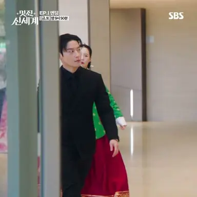 [1회 엔딩] "가마에 오르면 안 된다!" 추락하는 마네킹을 피해 허남준 목숨을 살린 임지연?!😮 | 멋진 신세계 | SBS 다시보기 쇼츠