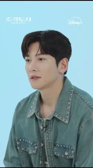 행복하게 사는 게 꿈이었어 | [조각도시] 태중의 자기 소개 | 디즈니+ 다시보기 쇼츠