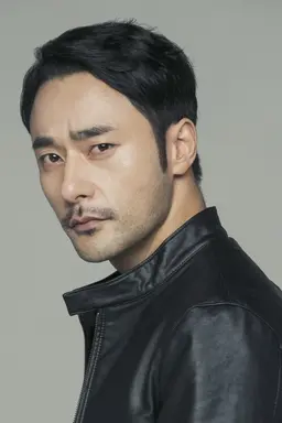 윤주만