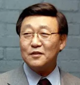 김동건