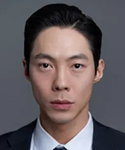 육현석