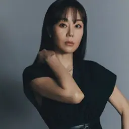 김윤진