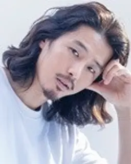 황리한
