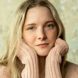 Morfydd Clark