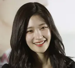 정채연