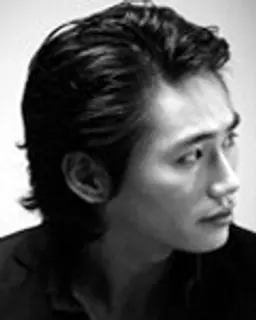 신성일