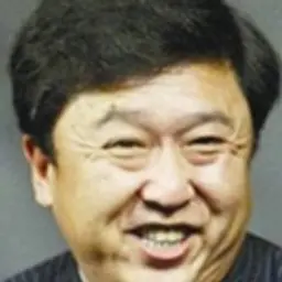 우겸