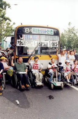 장애인 이동권 투쟁보고서: 버스를 타자!