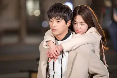 '내성적인 보스' 연우진 "박혜수와 10살 차이…어린척 연기하려고 했다 ...