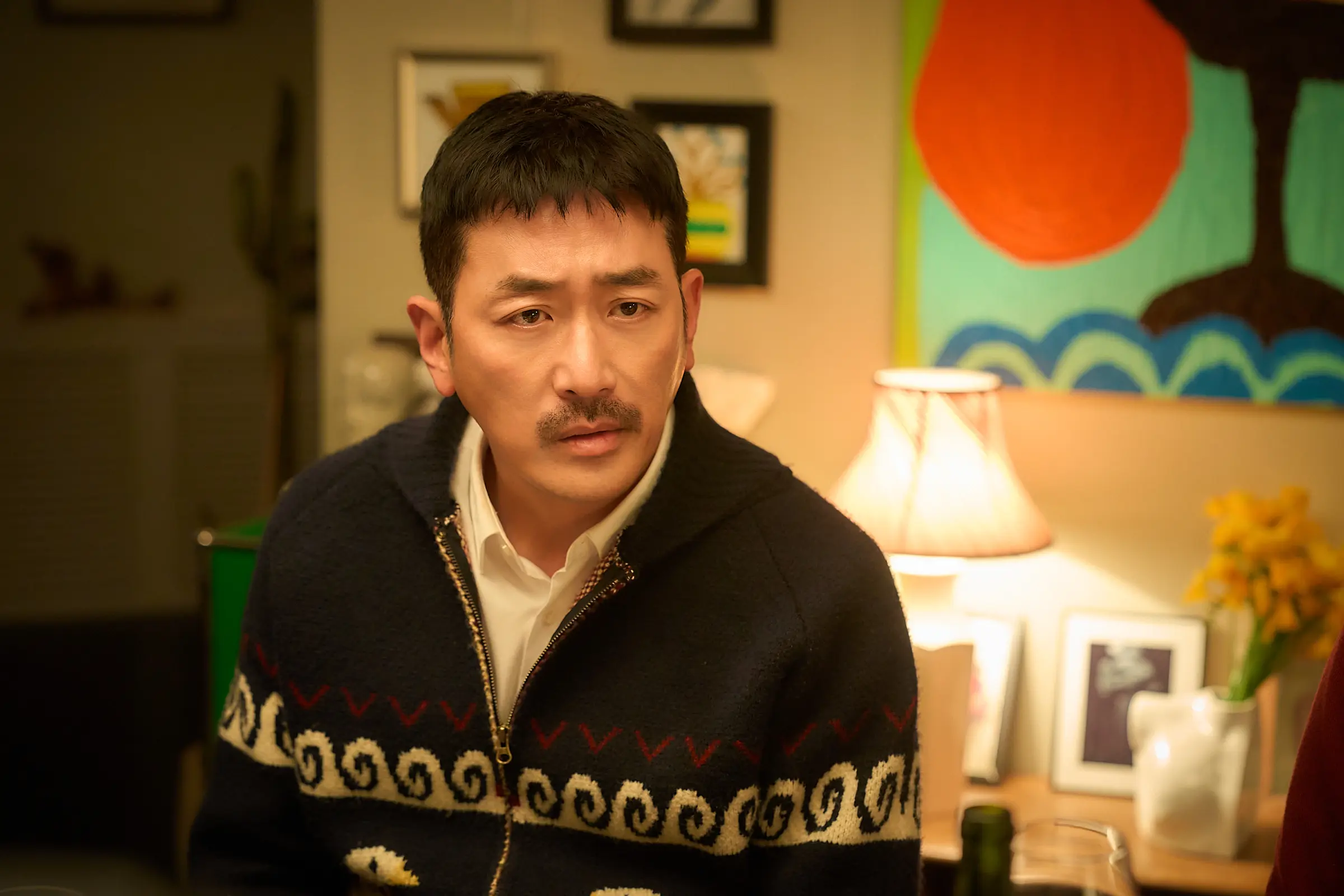 [윗집 사람들 영화 리뷰, 감상평] 톡톡 쏘고 재치를 담은 끈적끈적한 말맛으로 본능 충족은 글쎄?
