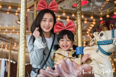 김태희, '하이바이 마마' 아역배우 서우진과 다정한 투샷 "실제 성격은 ...
