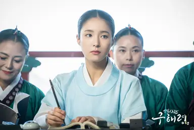 '신입사관 구해령' 신세경-차은우, 초밀착 심쿵 허리 포옹..달달한 분위기