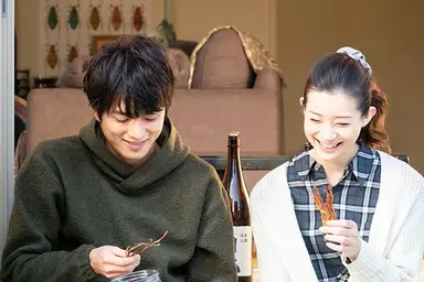 아다치 리카, 혼인신고 후 뒤늦은 결혼식…'순백의 드레스' 눈길 [룩 ...