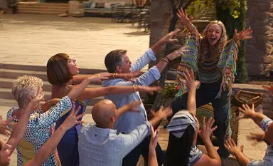 '맘마미아!2' 아만다 사이프리드-제시카 키나 윈, 촬영 밖서도 '사이좋아 ...