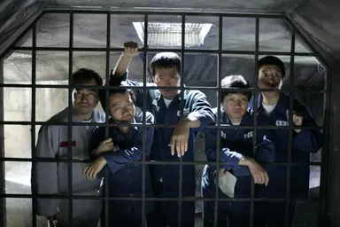 정재영, 무너진 교도소 담장으로 탈옥 감행-영화 '거룩한 계보'촬영 현장 ...