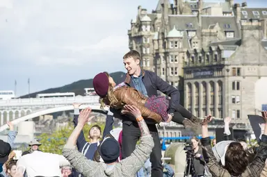 고향과 사랑이 그립다면, 영화 '선샤인 온 리스'