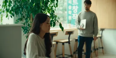 평범한 남자의 일상을 보는데 피식피식 웃음이…영화 '괴인' | 연합뉴스