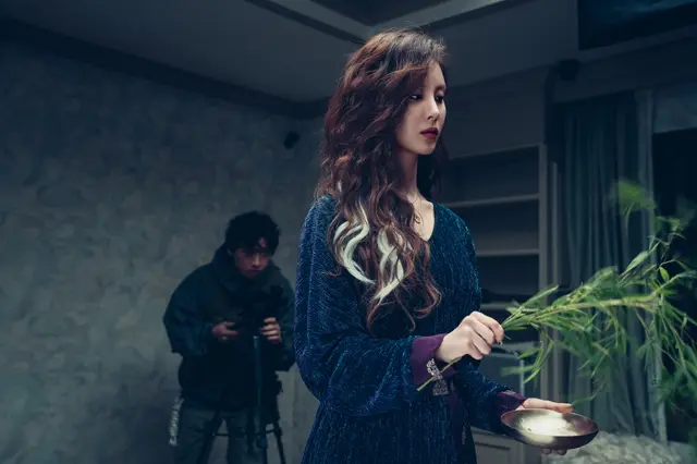 영화: 거룩한 밤: 데몬 헌터스 (후기/정보/리뷰/아트카드/포토카드/특전) - 기대치 높았는데 아쉬움