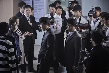 윤계상, JTBC 뉴스룸 출연…영화 '소수의견' 등 진솔한 이야기 털어 ...