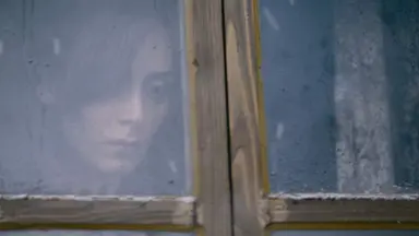 차창에 날아든 돌멩이, 가면은 깨지기 시작했다