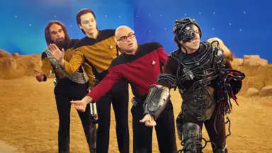 '빅뱅이론' 갈렉키, 비키니 차림 연인과 뜨거운 포옹 - 스타투데이