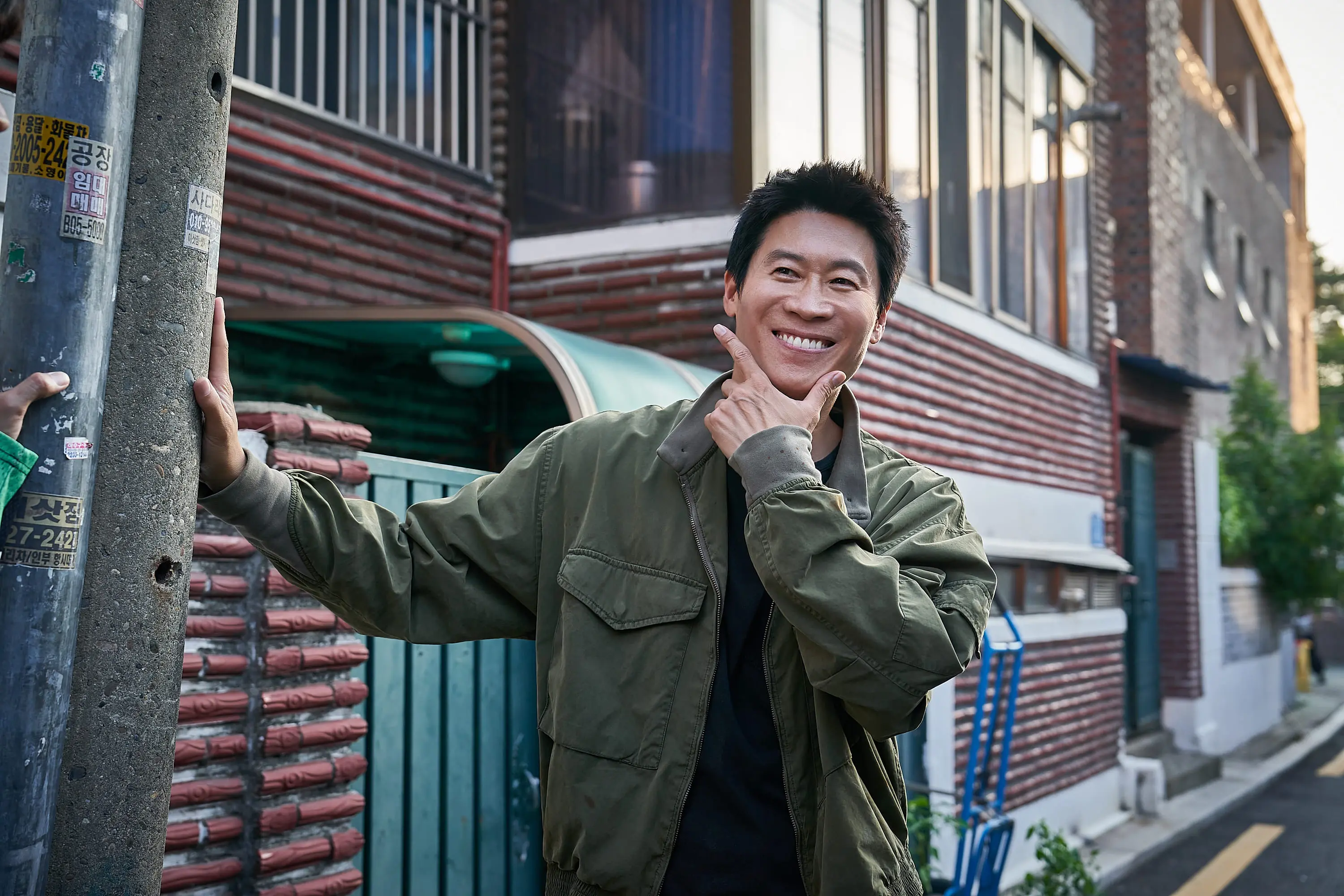 넷플릭스 영화 남편들 리뷰, 웃고 즐기기엔 충분했던 코미디 액션