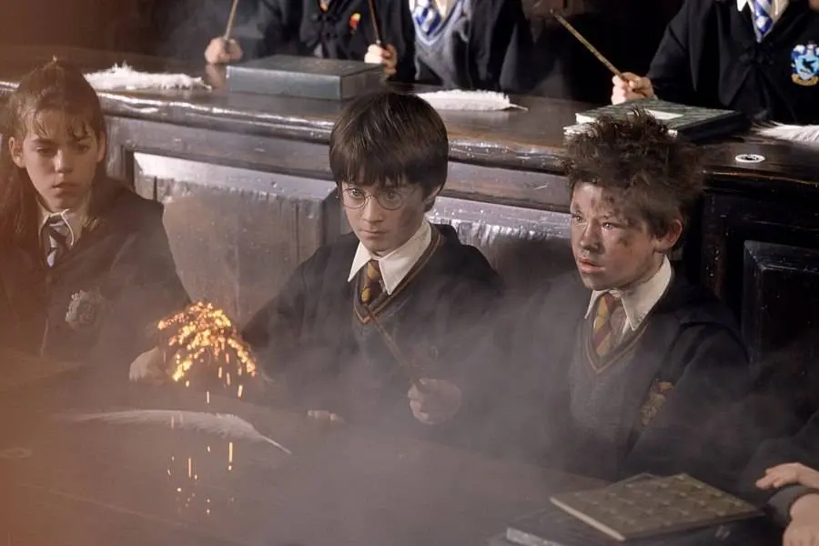 영화 해리 포터와 마법사의 돌 (Harry Potter And The Sorcerer's Stone) 리뷰, 출연진, 줄거리(결말포함), 평점, OTT