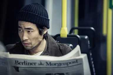 전지현·하정우, 영화 '베를린' 속 가족사진 공개 : 네이트 연예