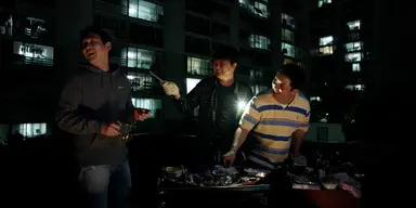 조은지, 영화 '컨버세이션' 속 활동적인 캐릭터 은영 호연 : 네이트 연예