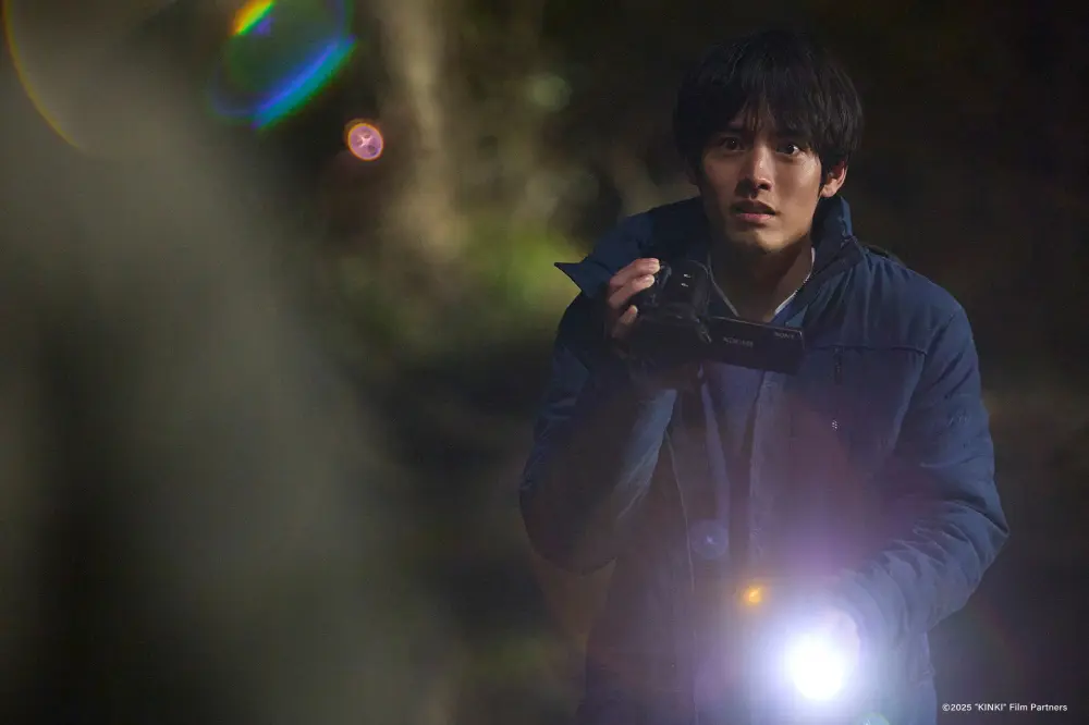 긴키 지방의 어느 장소에 대하여(About a Place in the Kinki Region, 2025) 영화 정보, 리뷰ː살고 싶다면 호기심도 갖지 말 것!