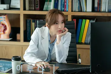 '유 레이즈 미 업' 윤시윤 "나를 갈아 넣은 작품" | 연합뉴스