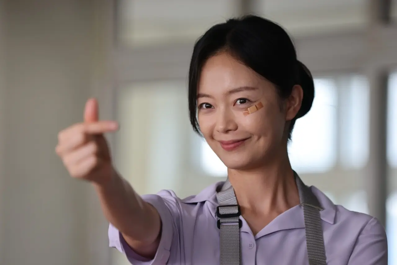 [영화리뷰] 열여덟 청춘 - 부자연스러운 전개와 설익은 연대에 갇혀 길을 잃은 18세의 마음 일기장 / 줄거리 결말 후기 정보 명대사 해석