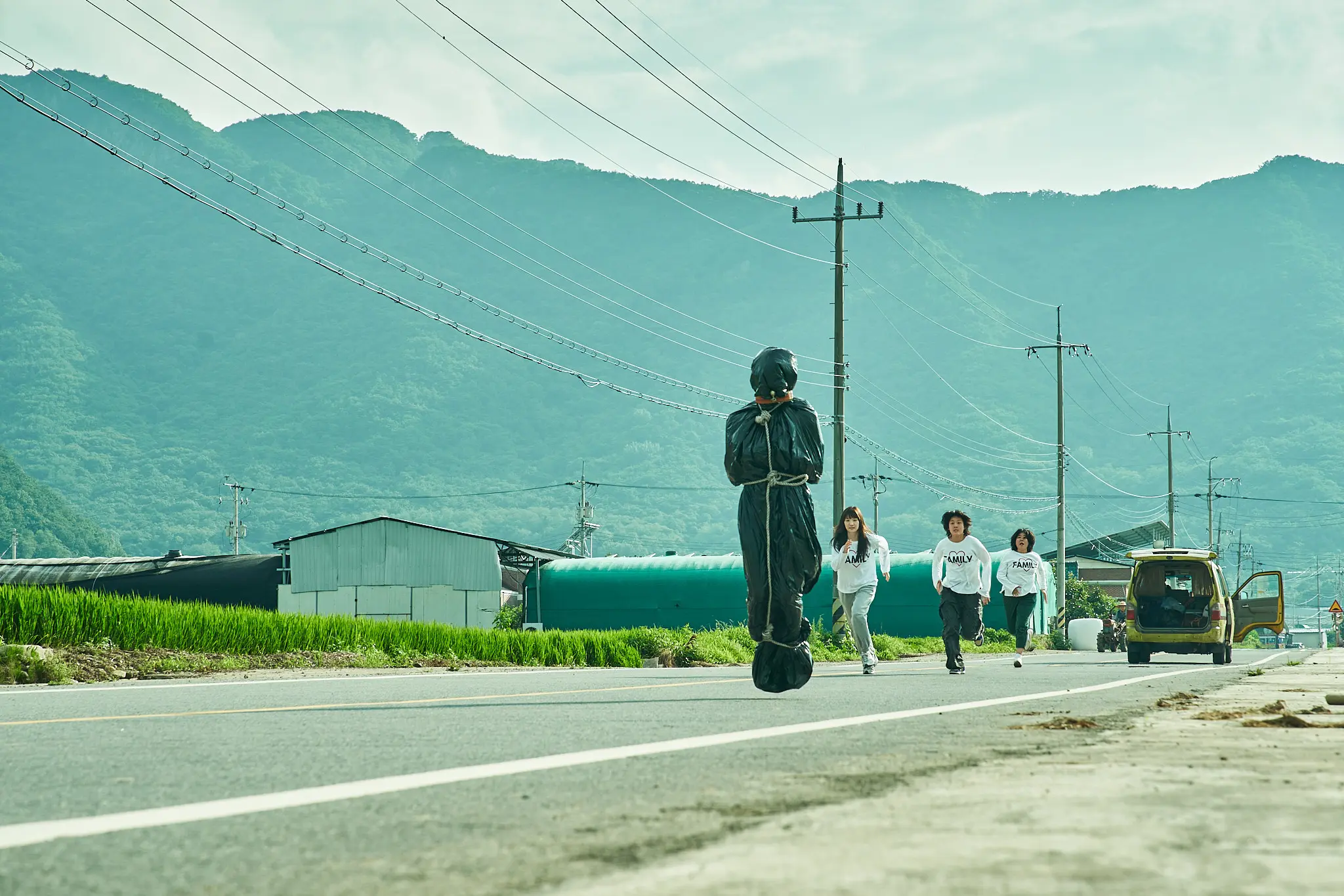 영화 경주기행 의미, 평점, 쿠키, 리뷰, 후기- 장르 혼합의 덜컹거림에도 밀고 나가는 복수의 살풀이