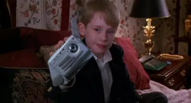 '나 홀로 집에2' 감독 '트럼프 카메오 장면 삭제 원해, 저주처럼 느껴진다'