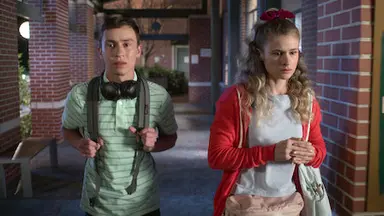 여친 만들려는 '특별한' 고교생이 주는 별난 즐거움