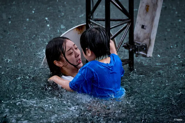 영화 <대홍수> 결말 완벽 해석 2025년 / 정보 출연진 평점 줄거리 리뷰