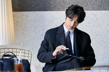 '현재는 아름다워' 윤시윤 "오늘날 결혼 의미 생각하는 작품" | 연합뉴스