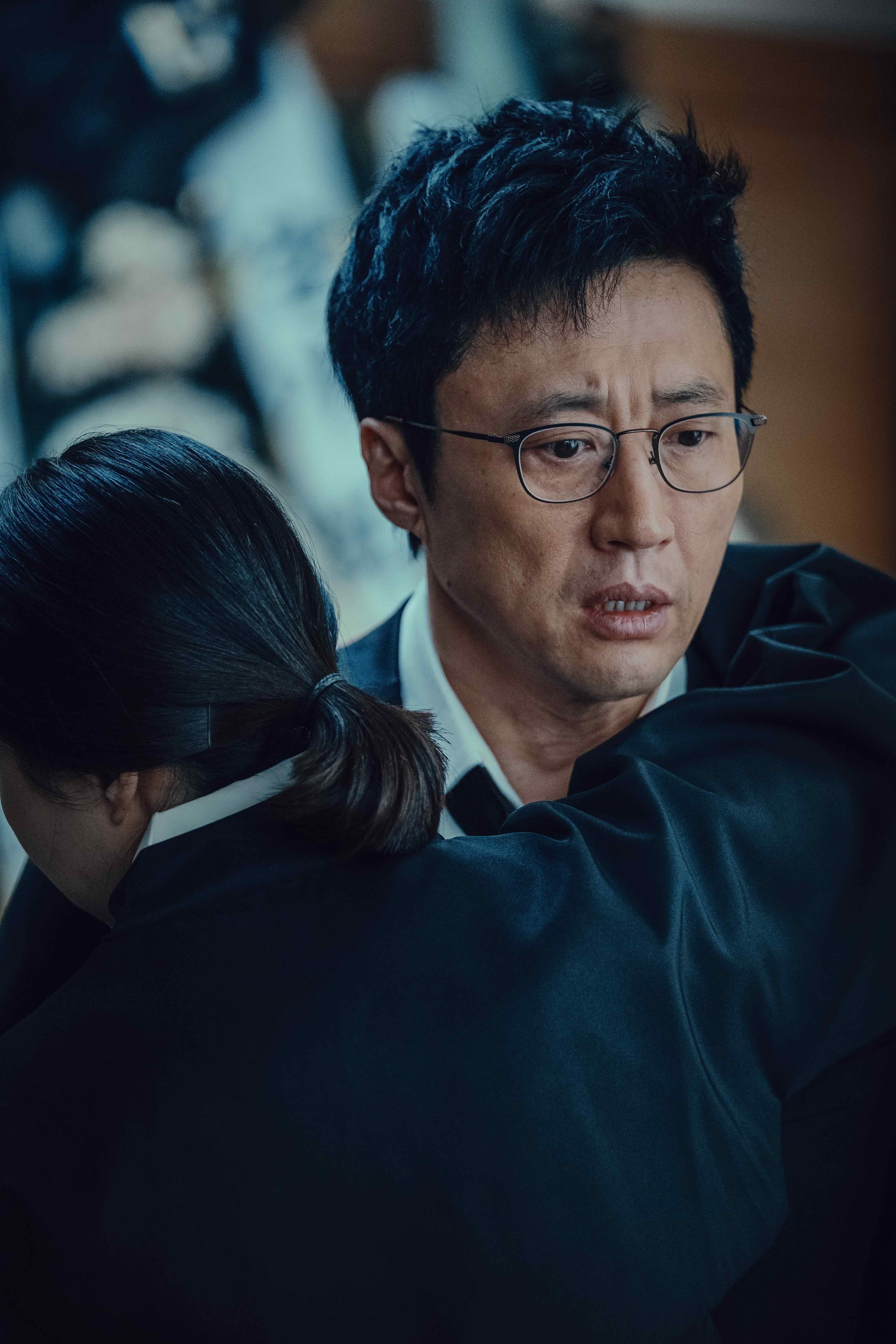 영화 <사흘> 리뷰, 입에서 나온 나방의 의미