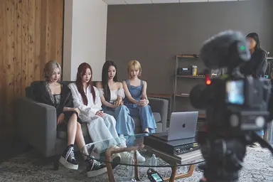 에스파(aespa) 카리나, '그림자마저 러블리' (마이 퍼스트 페이지 무대 ...