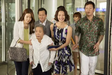 [영화리뷰] 김수미의 역대급 18 코미디 '헬머니'