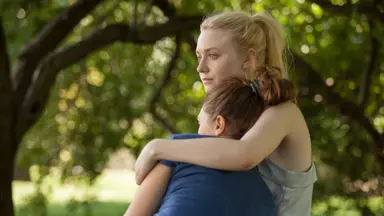 '베리 굿 걸' 다코타 패닝, 이제는 성인 배우? 첫사랑에 푹 빠져서 ...