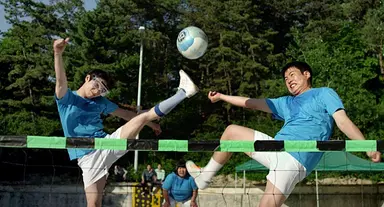 '족구왕' 안재홍X황승언, 청춘은 이런 것 "한국인이 사랑한 명작" [영화 ...
